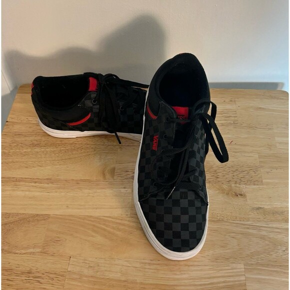 Vans Seldan Checkerboard Pattern Black/Red Skate Shoes Youth Size 7 Gently Used - Picture 1 of 6